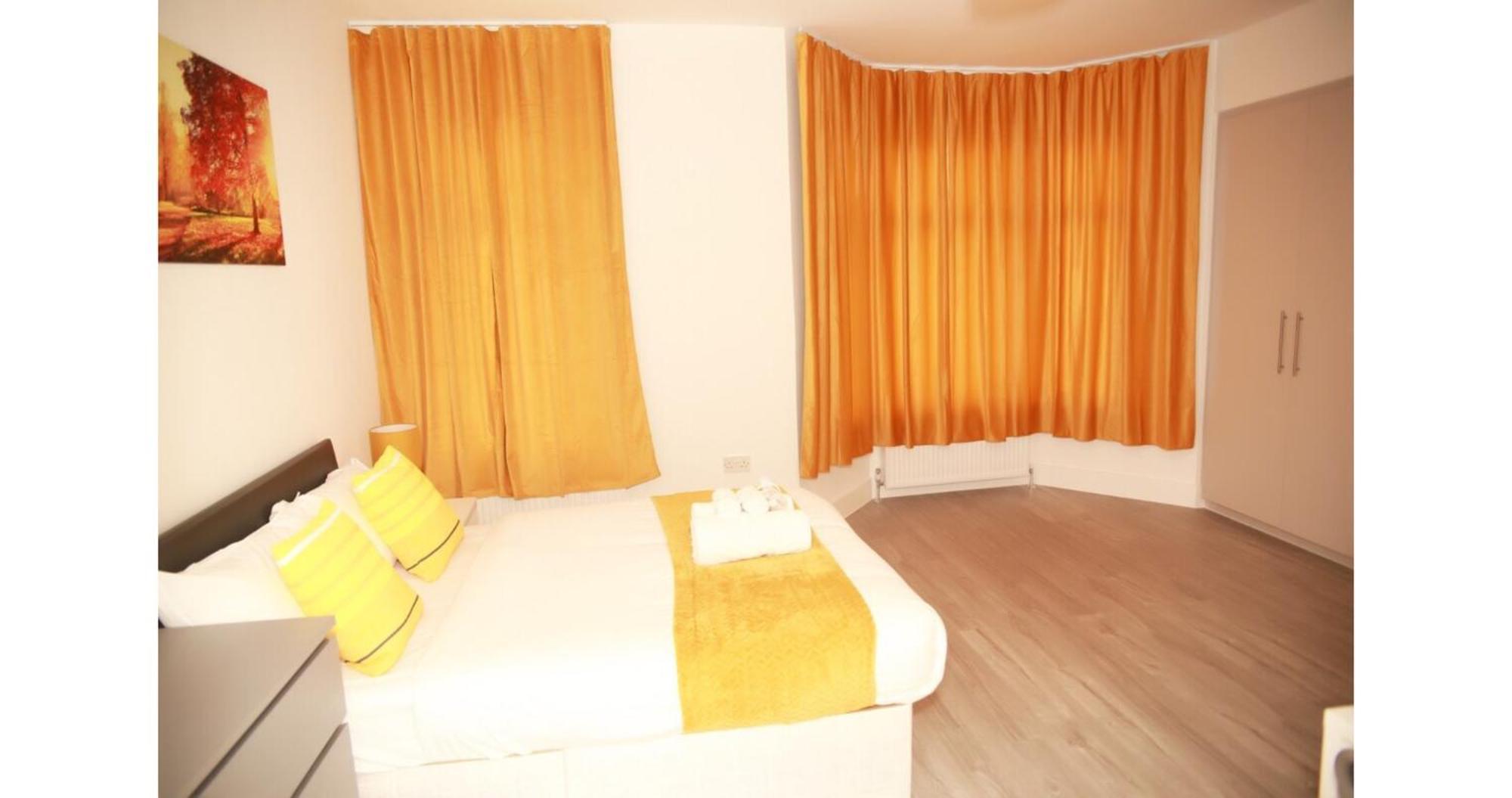 Cricklewood Deluxe Ensuite Room London Rum bild